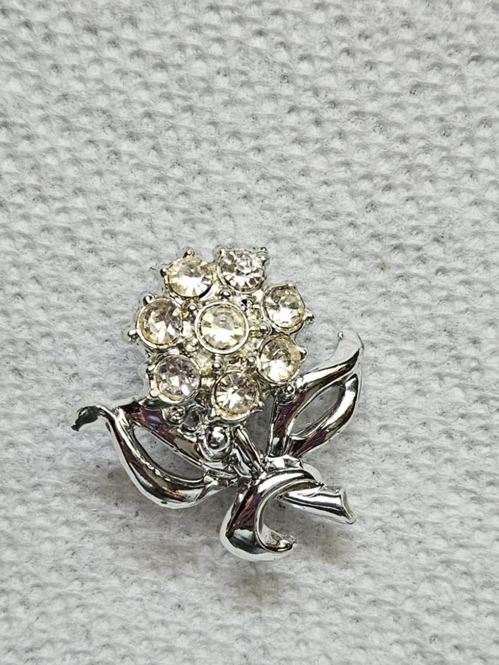 Vintage Silver-Tone Floral Brooch with Crystals.